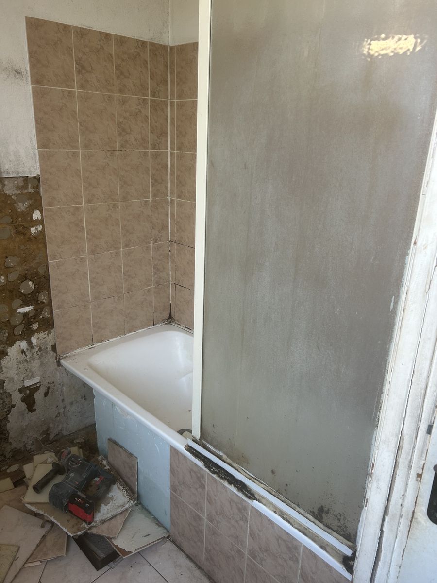 Salle de bain avant rénovation par 2MPB